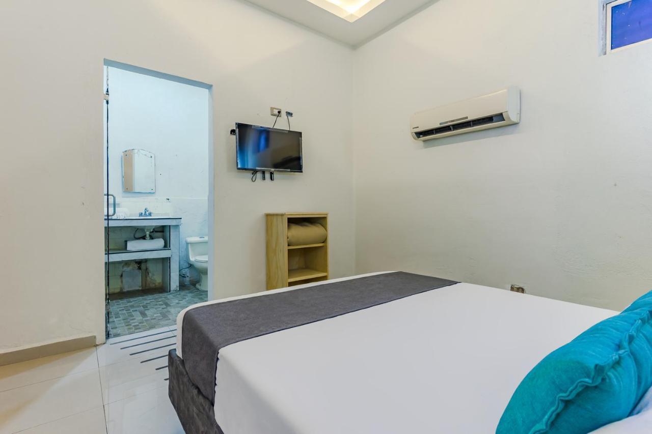 Hotel Blue Cristal à Monterrey Extérieur photo